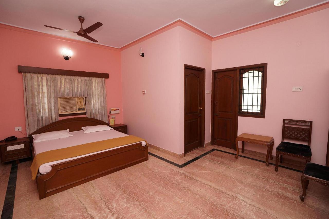 Lloyds Guest House, North Boag Road, T. Nagar Ченнаї Екстер'єр фото