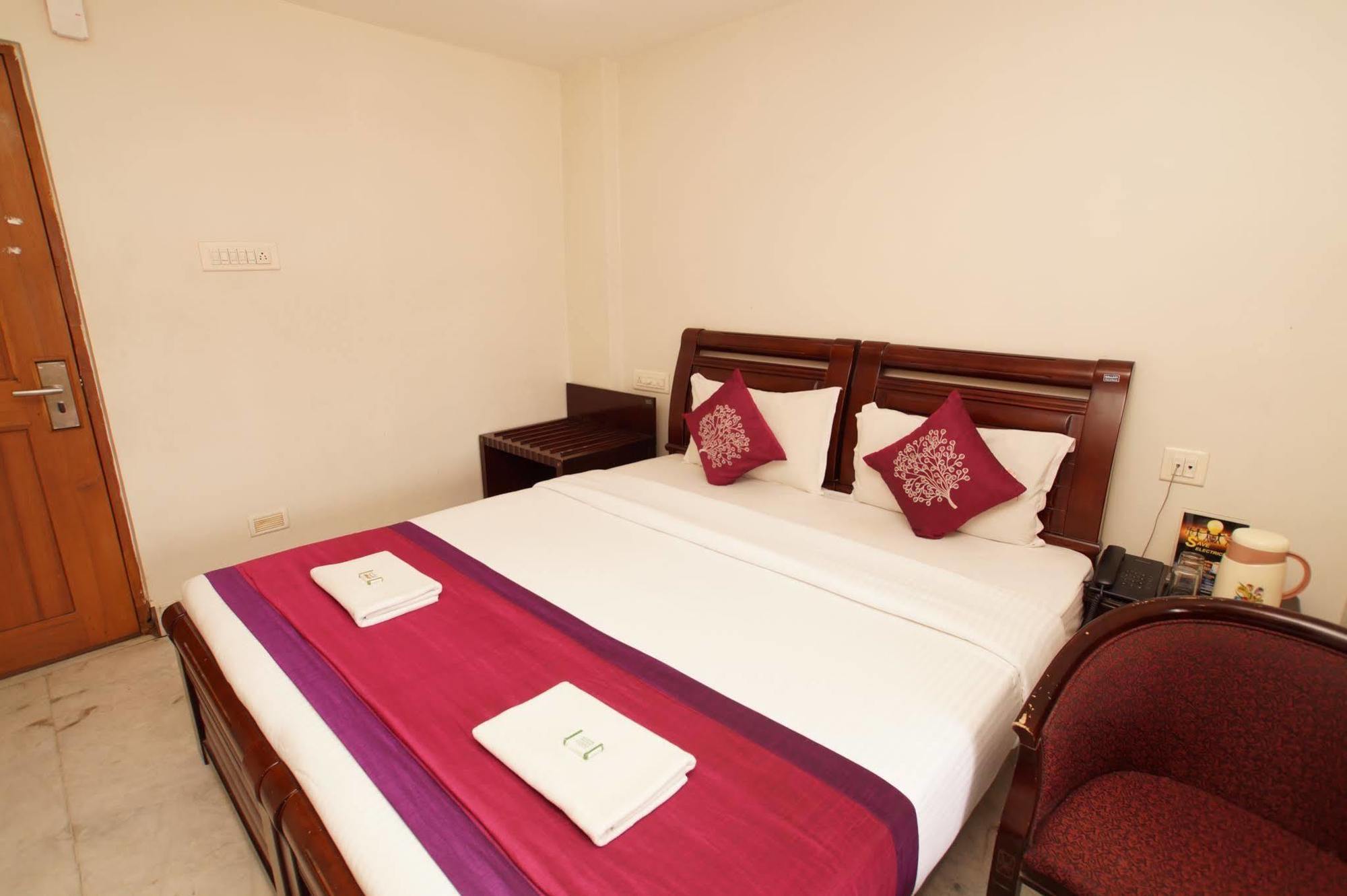Lloyds Guest House, North Boag Road, T. Nagar Ченнаї Екстер'єр фото